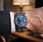 Montre La Cannelée, lunette cannelée et cadran soleillé en acier – L'Heure Juste