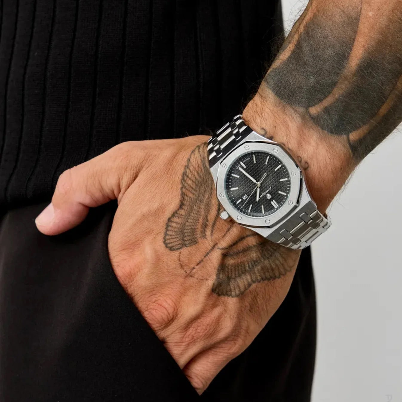 Montre L'Octogone, lunette octogonale et silhouette classique – L'Heure Juste