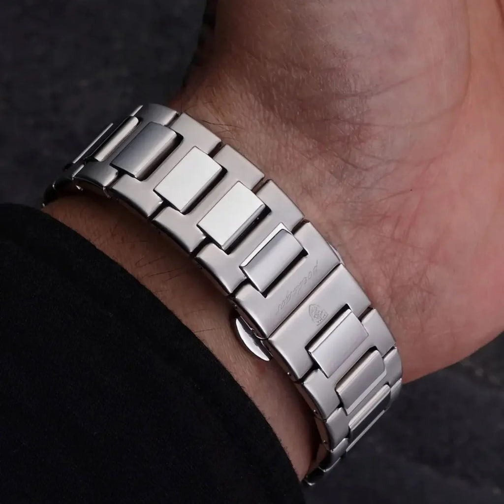 L'Aurore acier, montre habillée à boîtier intégré – L'Heure Juste