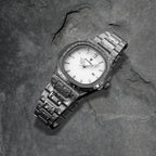 Montre L'Aurore, index bâton et boîtier intégré, ligne épurée – L'Heure Juste